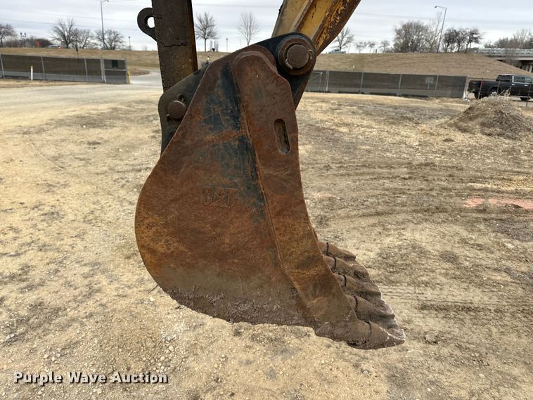 image for item DV0792 2003 Caterpillar 420D backhoe