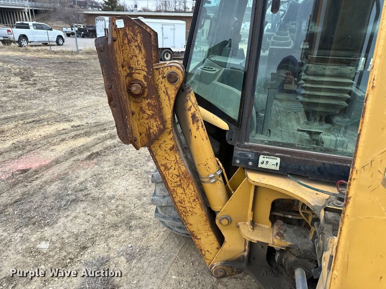 image for item DV0792 2003 Caterpillar 420D backhoe