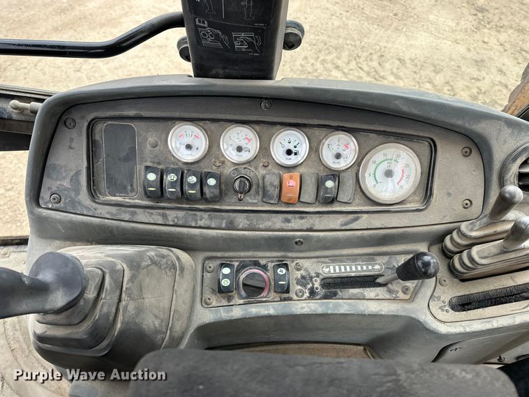 image for item DV0792 2003 Caterpillar 420D backhoe