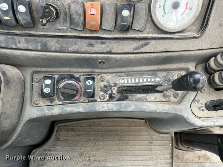 image for item DV0792 2003 Caterpillar 420D backhoe