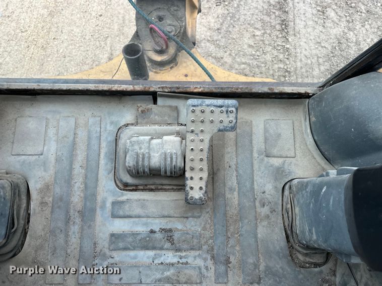 image for item DV0792 2003 Caterpillar 420D backhoe