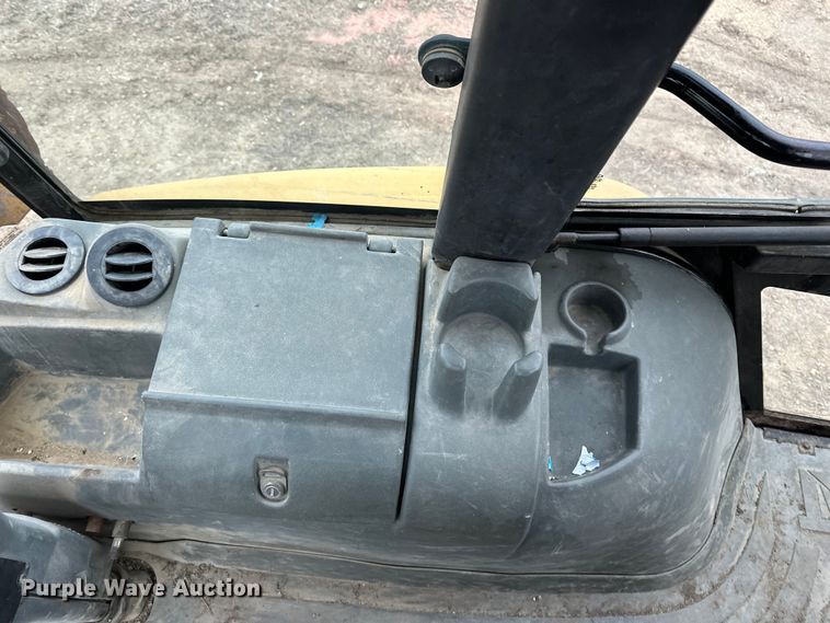 image for item DV0792 2003 Caterpillar 420D backhoe