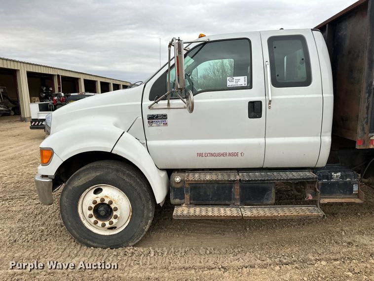 image for item DV0793 2008 Ford F750 dump truck