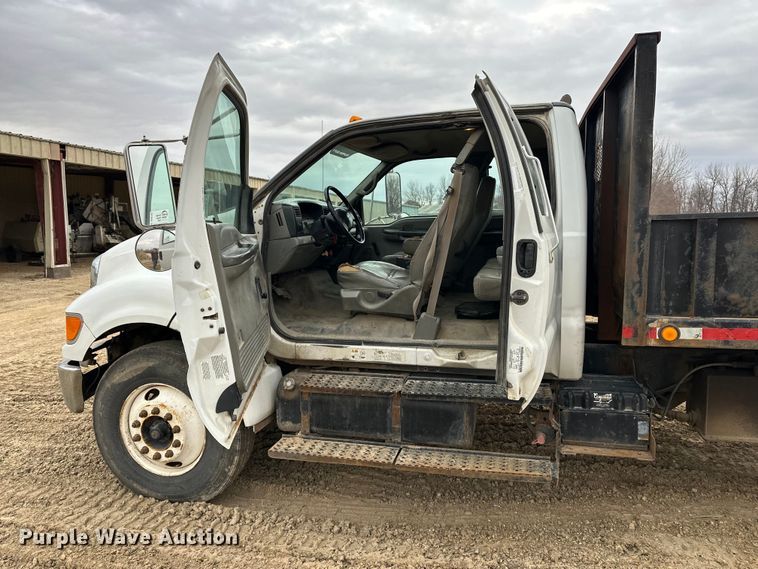 image for item DV0793 2008 Ford F750 dump truck
