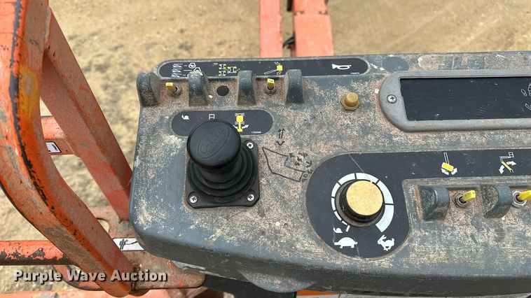 image for item DV0794 2006 JLG 450 Series II boom lift