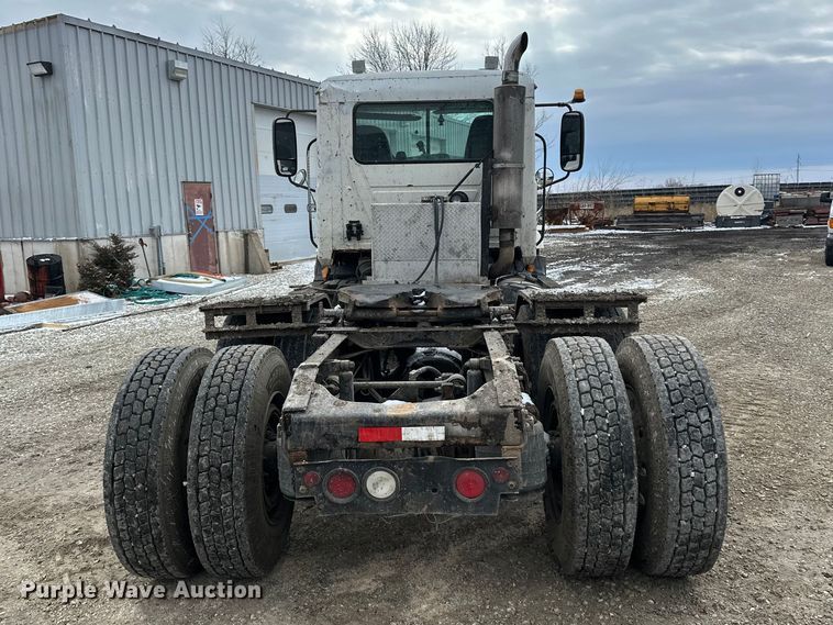 image for item DV0798 2003 Mack CX613 semi truck