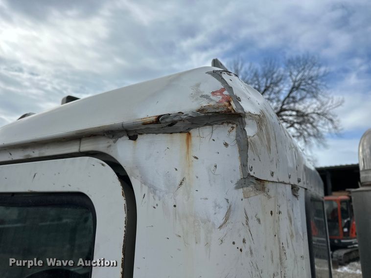 image for item DV0798 2003 Mack CX613 semi truck