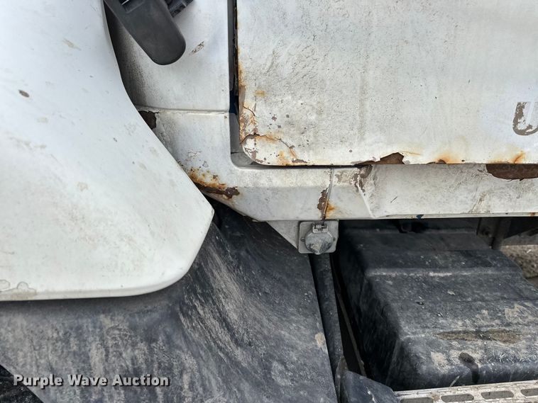 image for item DV0798 2003 Mack CX613 semi truck