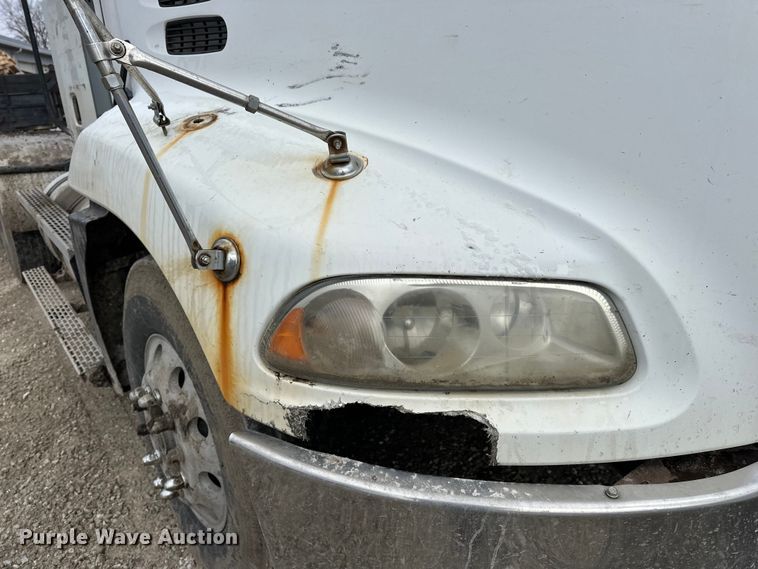 image for item DV0798 2003 Mack CX613 semi truck