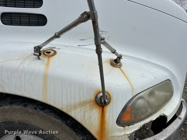 image for item DV0798 2003 Mack CX613 semi truck