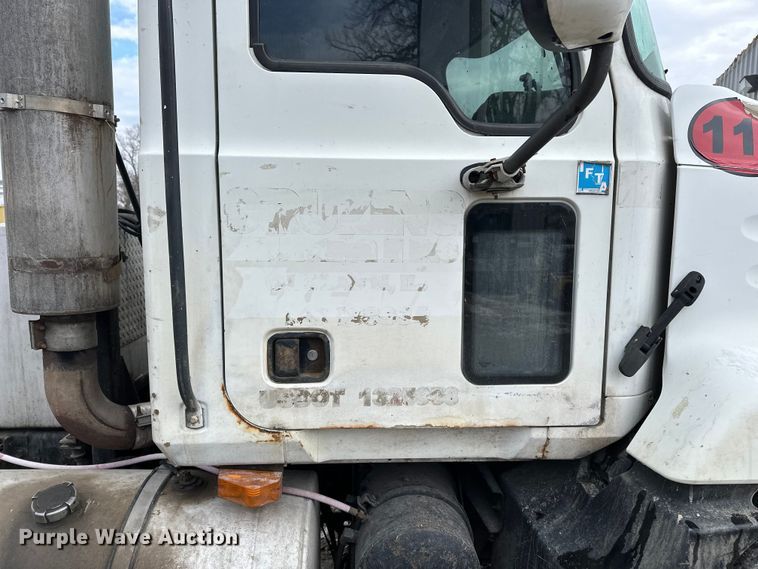 image for item DV0798 2003 Mack CX613 semi truck