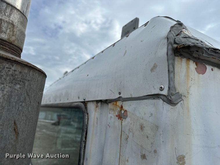 image for item DV0798 2003 Mack CX613 semi truck