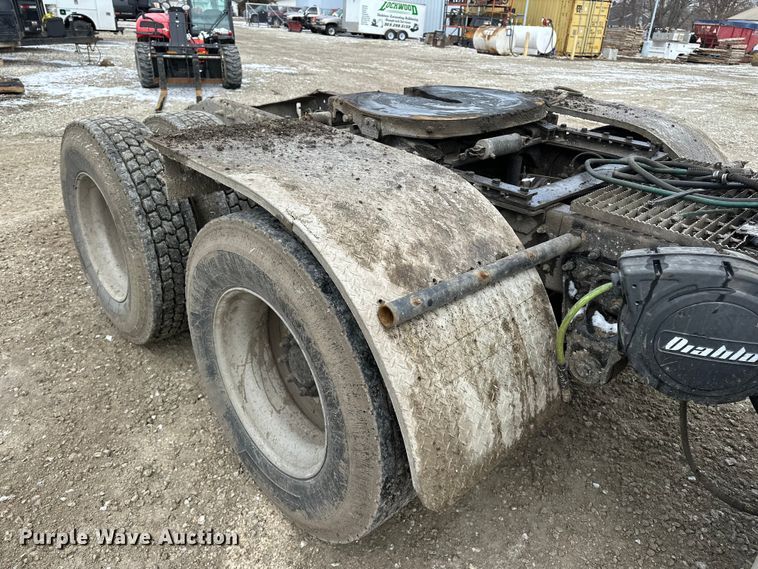 image for item DV0798 2003 Mack CX613 semi truck