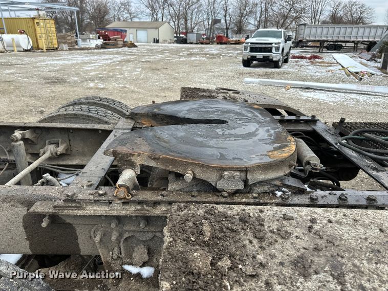 image for item DV0798 2003 Mack CX613 semi truck