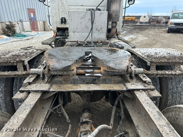 image for item DV0798 2003 Mack CX613 semi truck