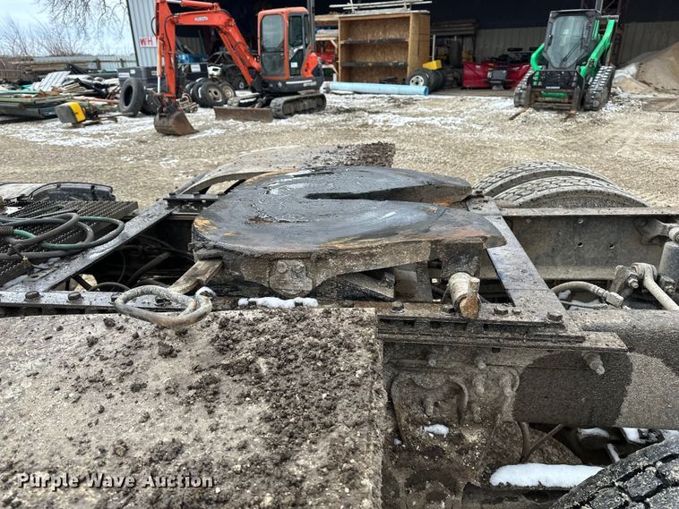 image for item DV0798 2003 Mack CX613 semi truck