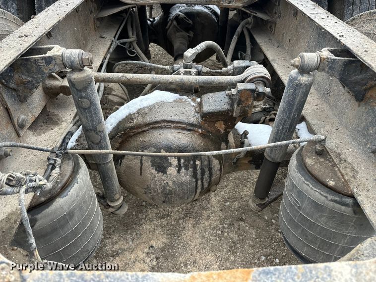 image for item DV0798 2003 Mack CX613 semi truck