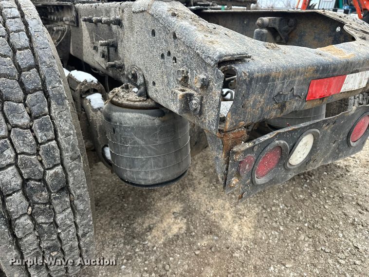 image for item DV0798 2003 Mack CX613 semi truck