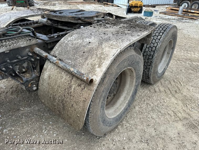 image for item DV0798 2003 Mack CX613 semi truck