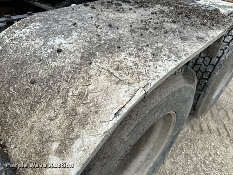 image for item DV0798 2003 Mack CX613 semi truck