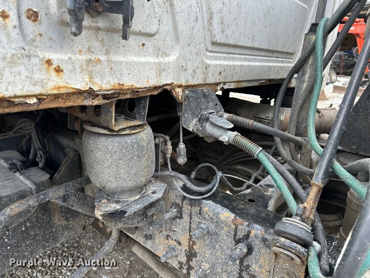 image for item DV0798 2003 Mack CX613 semi truck