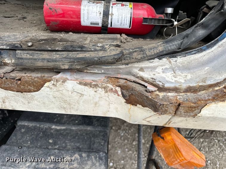 image for item DV0798 2003 Mack CX613 semi truck