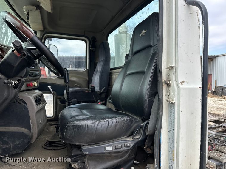 image for item DV0798 2003 Mack CX613 semi truck