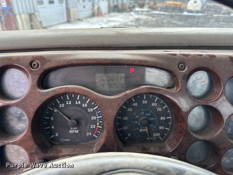 image for item DV0798 2003 Mack CX613 semi truck