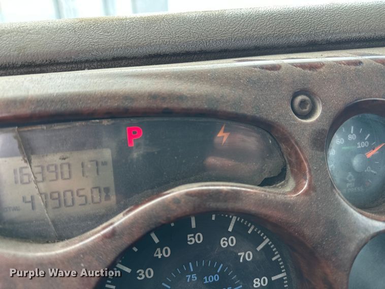 image for item DV0798 2003 Mack CX613 semi truck