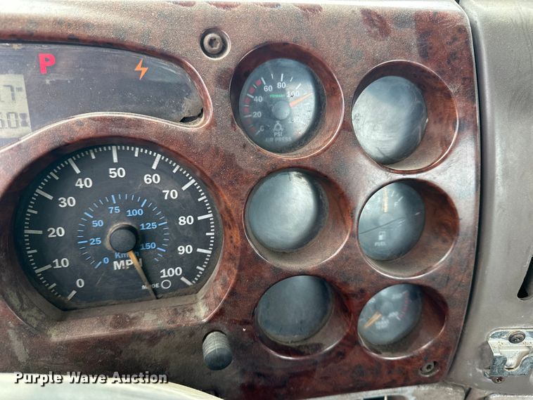 image for item DV0798 2003 Mack CX613 semi truck