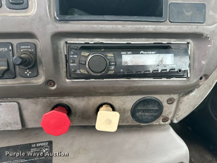 image for item DV0798 2003 Mack CX613 semi truck