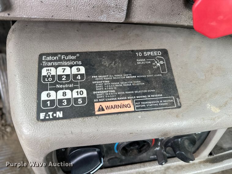 image for item DV0798 2003 Mack CX613 semi truck