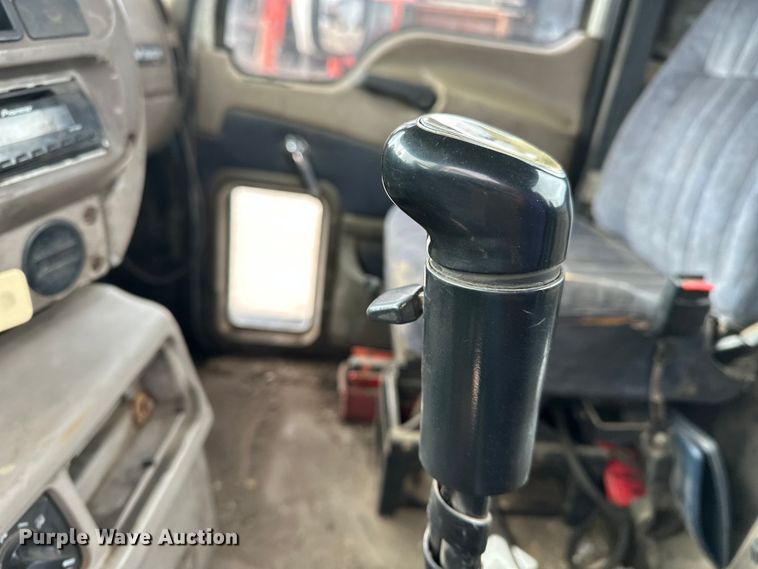 image for item DV0798 2003 Mack CX613 semi truck