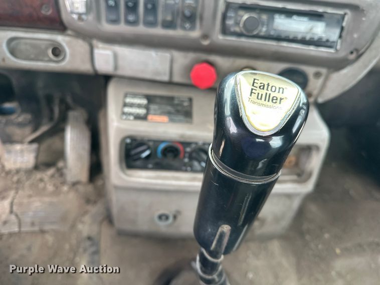 image for item DV0798 2003 Mack CX613 semi truck