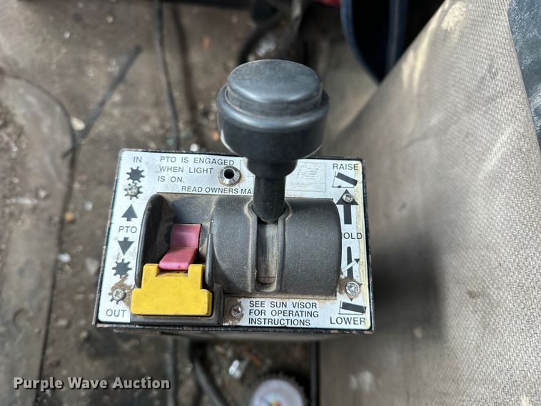 image for item DV0798 2003 Mack CX613 semi truck