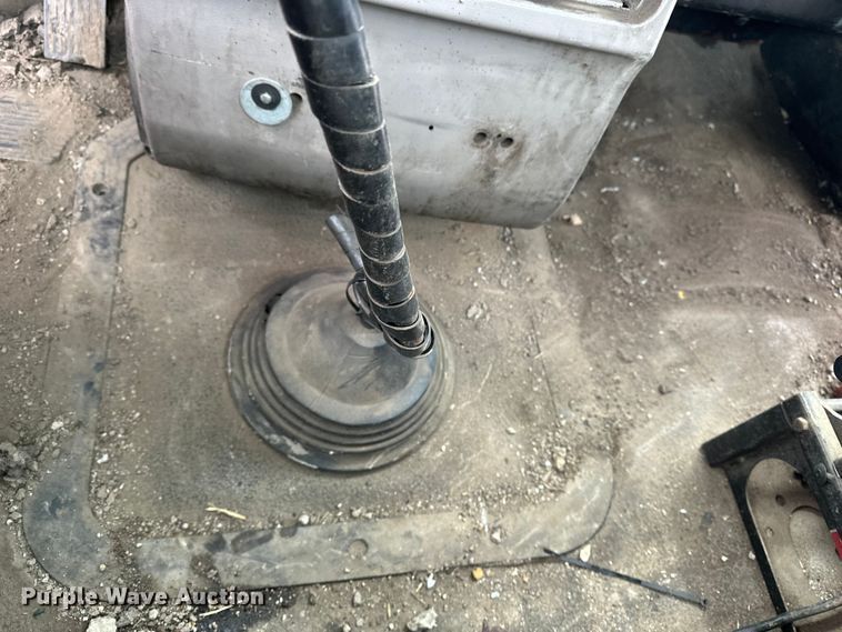 image for item DV0798 2003 Mack CX613 semi truck