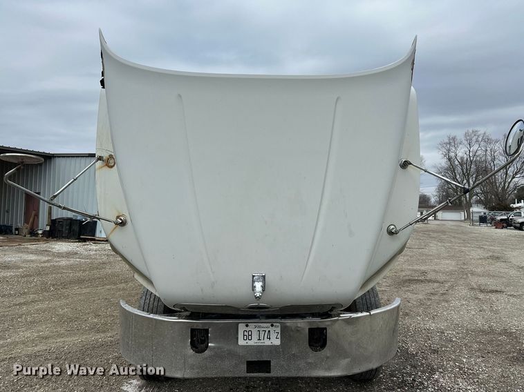 image for item DV0798 2003 Mack CX613 semi truck