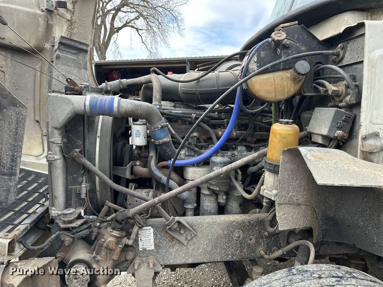 image for item DV0798 2003 Mack CX613 semi truck