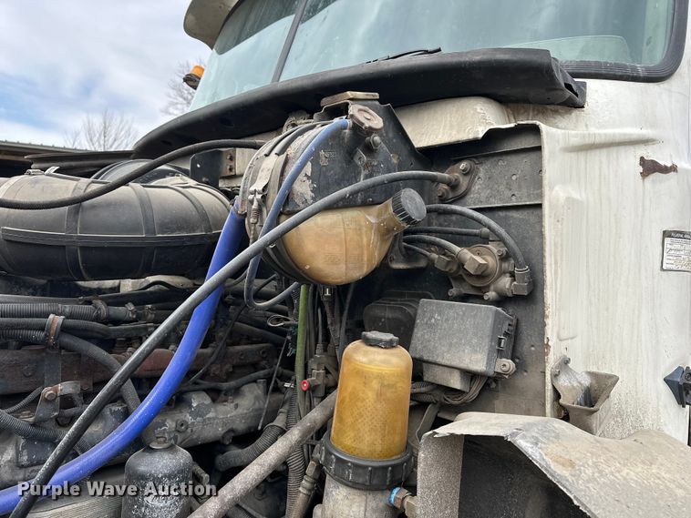 image for item DV0798 2003 Mack CX613 semi truck