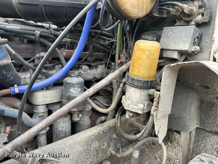 image for item DV0798 2003 Mack CX613 semi truck