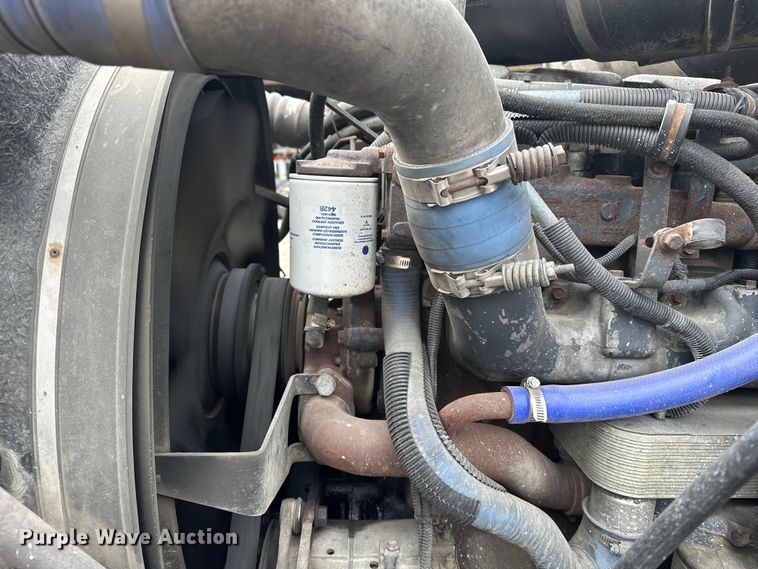 image for item DV0798 2003 Mack CX613 semi truck