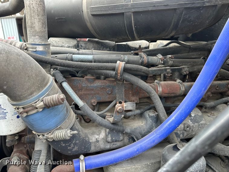 image for item DV0798 2003 Mack CX613 semi truck