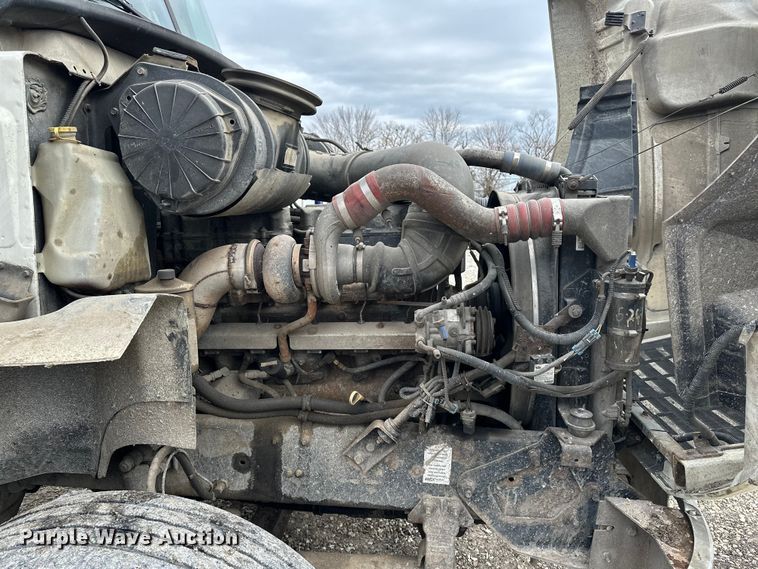 image for item DV0798 2003 Mack CX613 semi truck