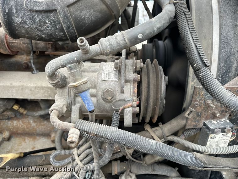 image for item DV0798 2003 Mack CX613 semi truck