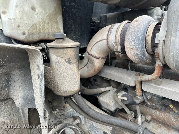 image for item DV0798 2003 Mack CX613 semi truck