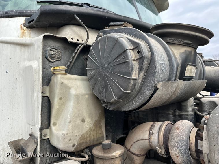 image for item DV0798 2003 Mack CX613 semi truck