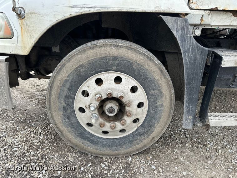 image for item DV0798 2003 Mack CX613 semi truck