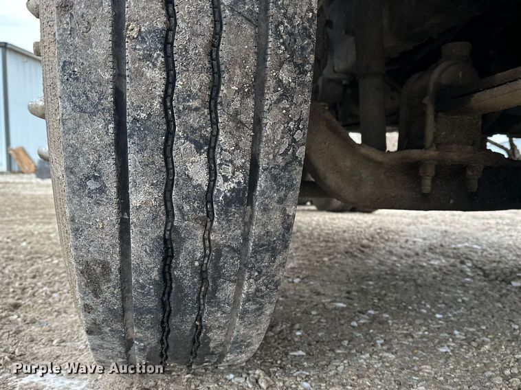 image for item DV0798 2003 Mack CX613 semi truck