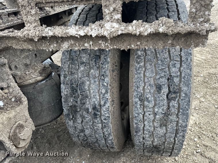 image for item DV0798 2003 Mack CX613 semi truck