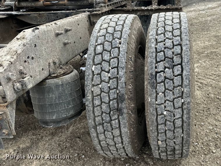 image for item DV0798 2003 Mack CX613 semi truck